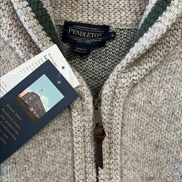 NWT Pendleton Salmon Falls Lambswool Cardigan
Zip up Size Small woolen mills - Picture 7 of 16